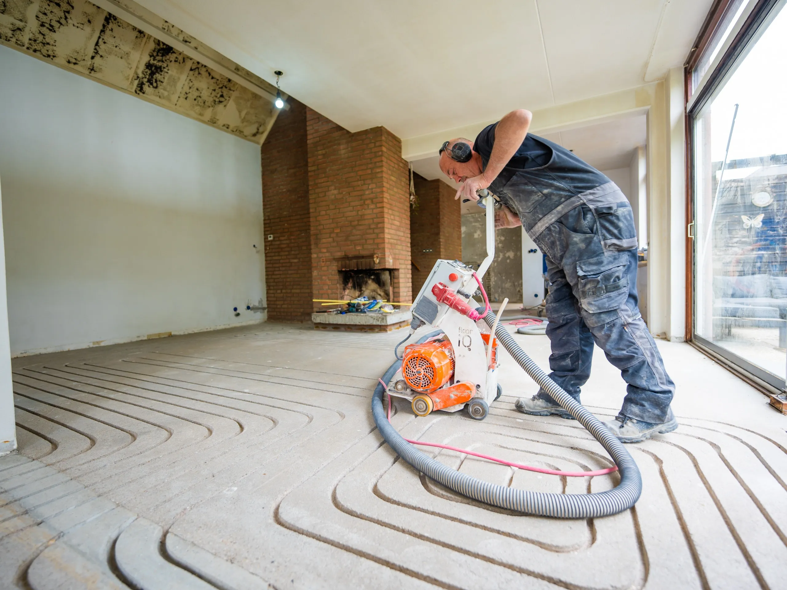 Vloerverwarming frezen in uitvoering